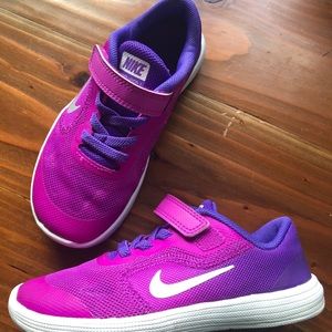 Nike toddler girl velcro shoes